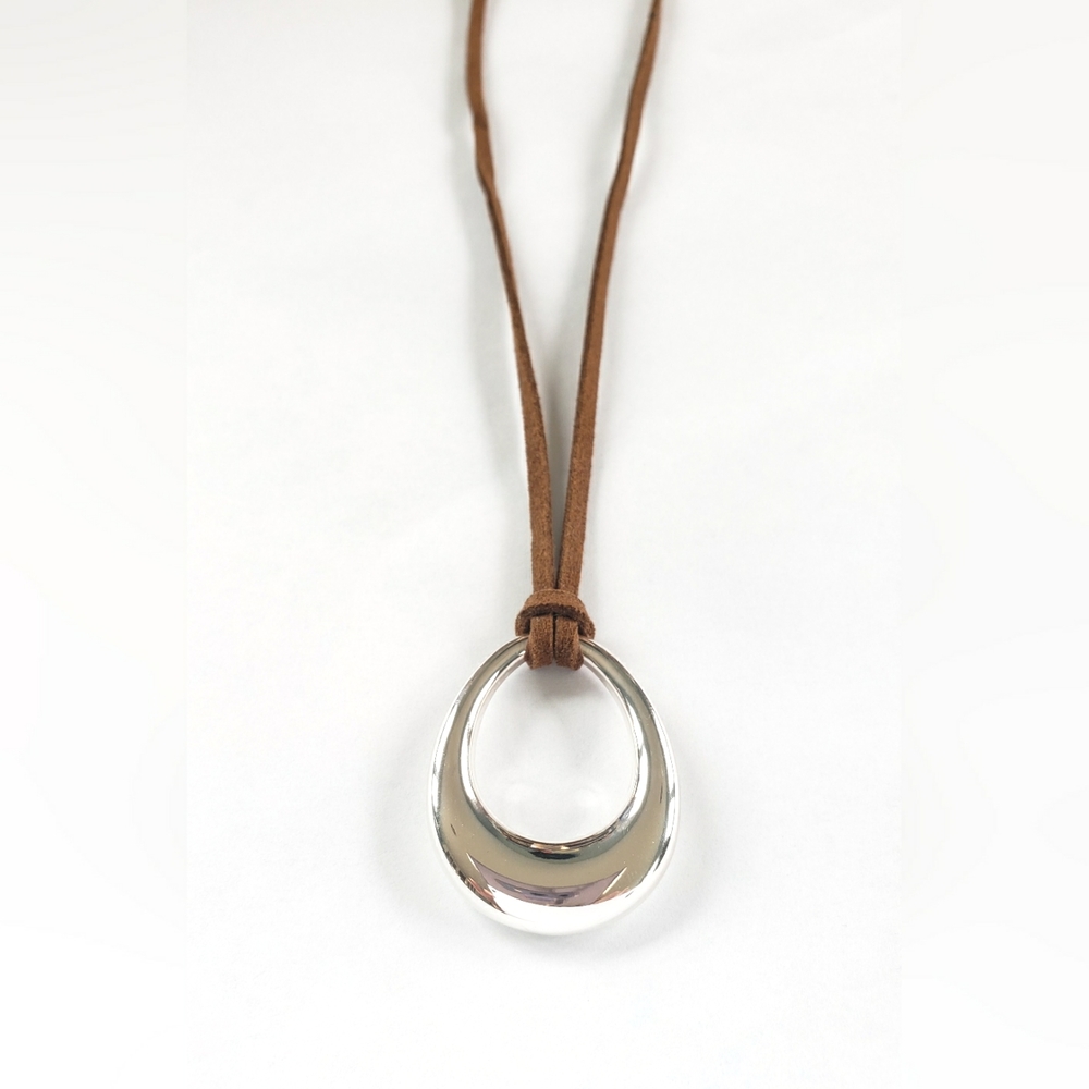 Silver and suede pendant necklace - Picture 3 of 6